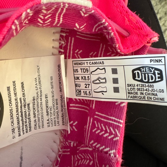 Girls size 9 Hey Dude - Picture 6 of 6